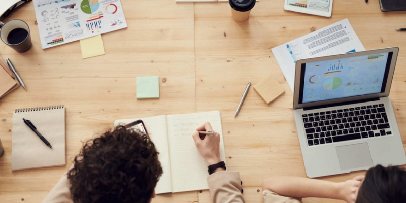 Estude na empresa no YouTube