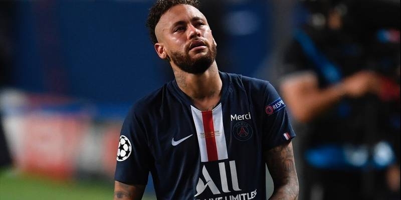 Papéis de parede de Neymar vão ter que esperar mais uma temporada para a foto mais desejada