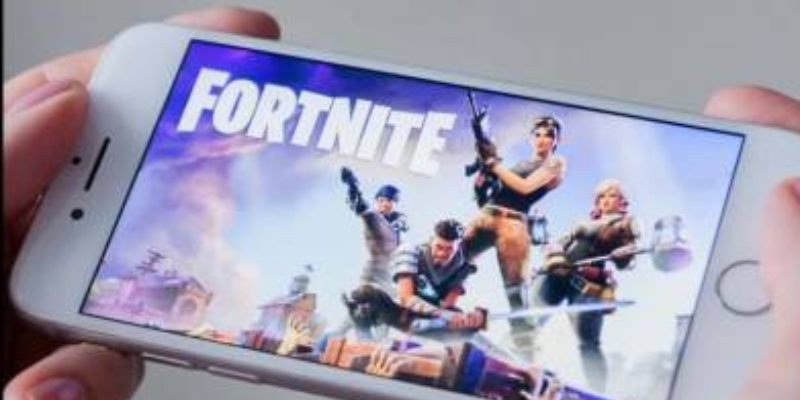 Iphones oferece foguete com Fortnite instalado no Ebay