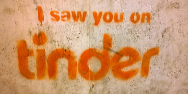 Tinder assina Ryan Reynolds