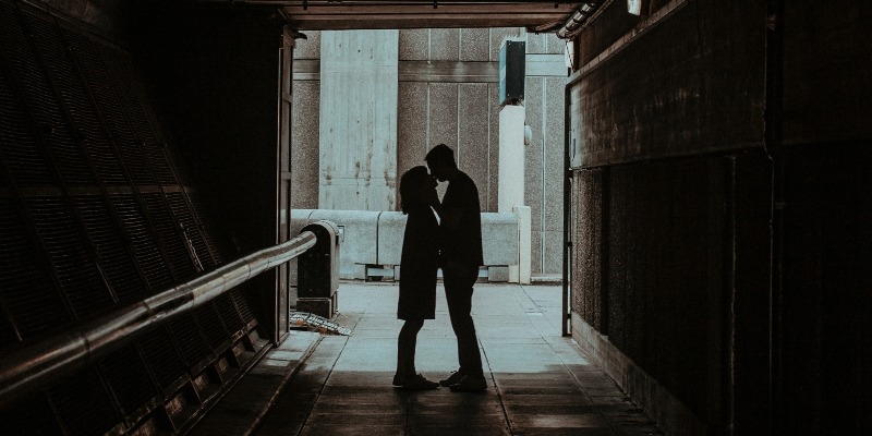 Tinder gera amor em confinamento